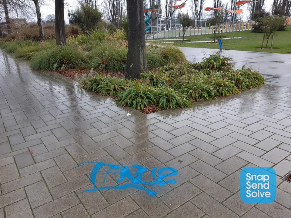 The photograph attached to this graffiti report