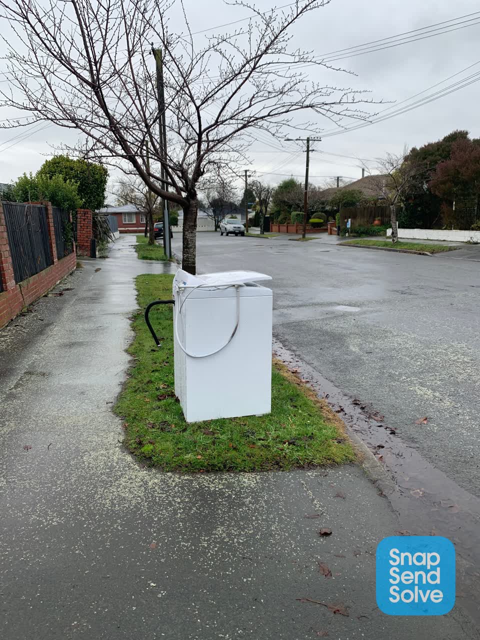 The photograph attached to this rubbish/recycling report