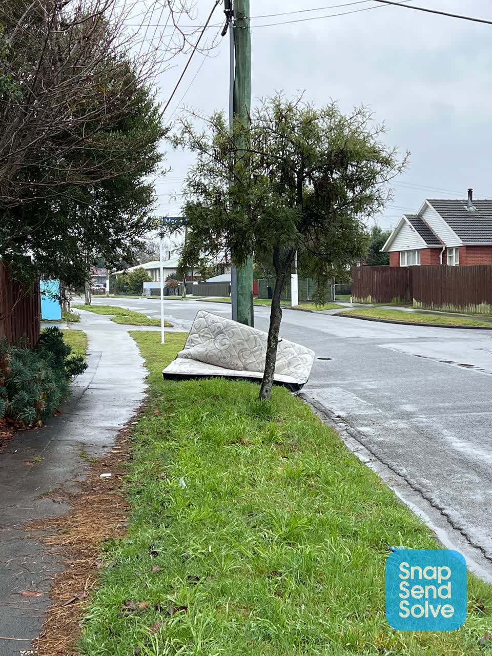 The photograph attached to this rubbish/recycling report
