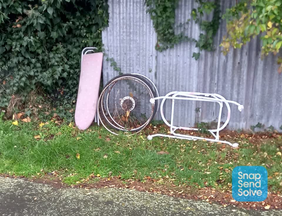 The photograph attached to this rubbish/recycling report