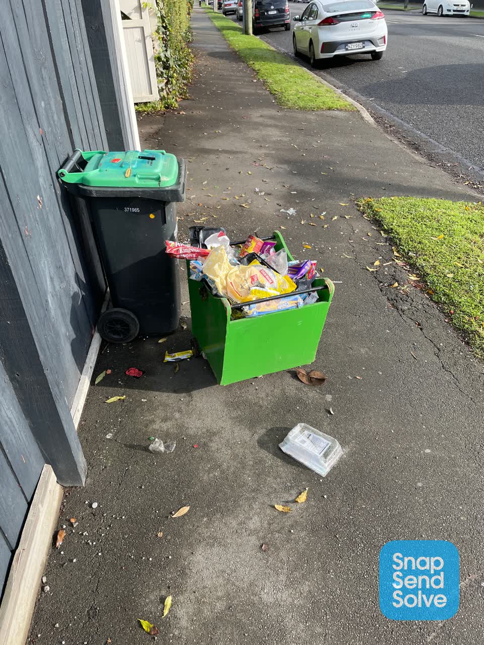 The photograph attached to this rubbish/recycling report