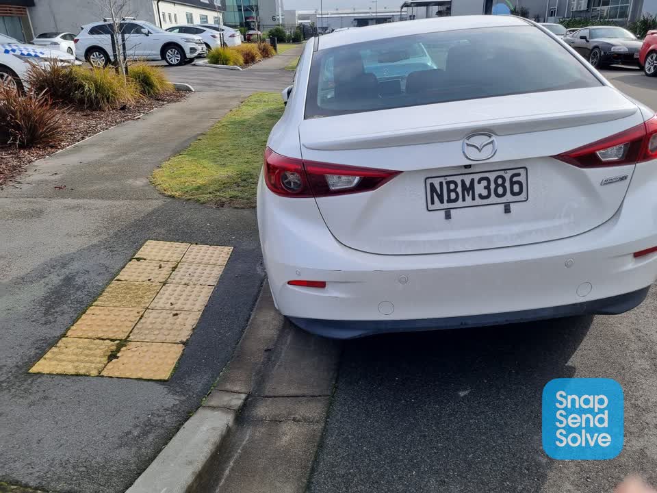 The photograph attached to this roading/streets report