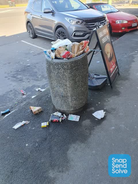 Rubbish/Recycling, a report photo