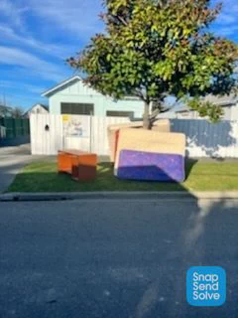 Rubbish/Recycling, a report photo