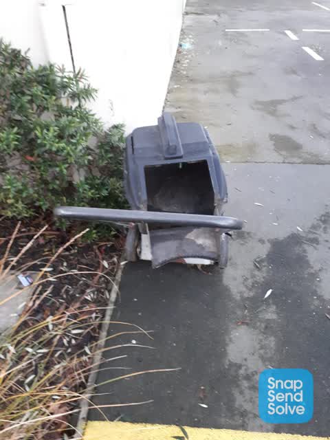 Rubbish/Recycling, a report photo