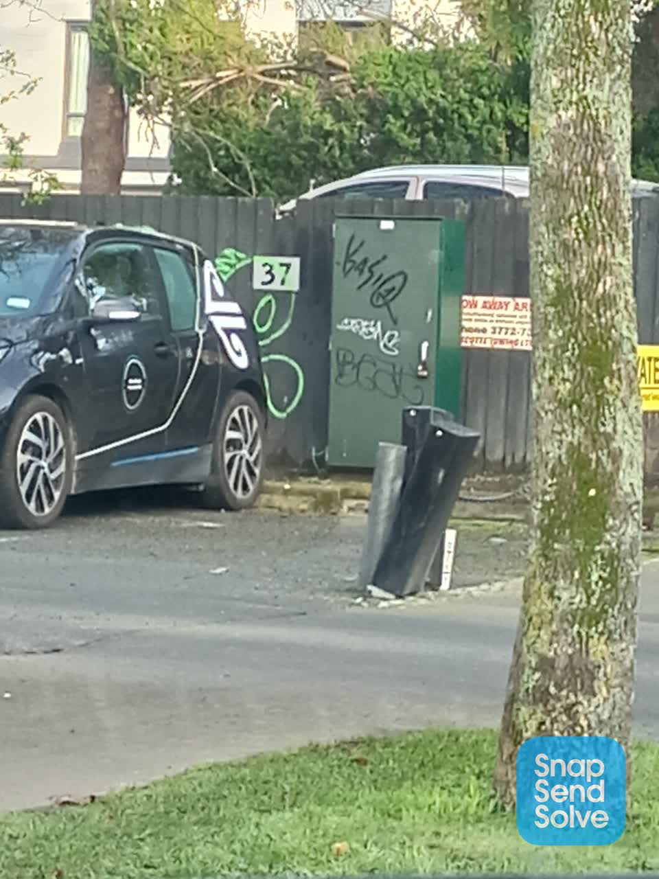 The photograph attached to this graffiti report