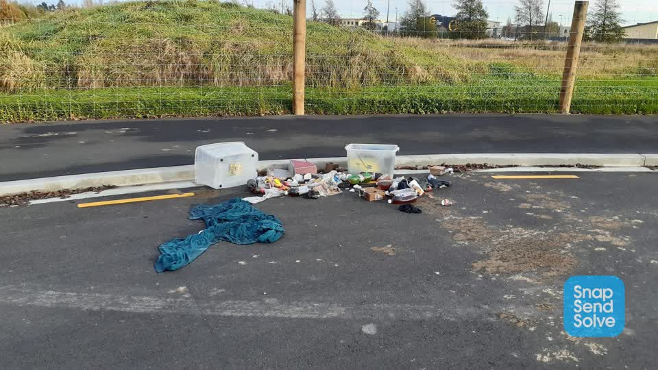 The photograph attached to this rubbish/recycling report