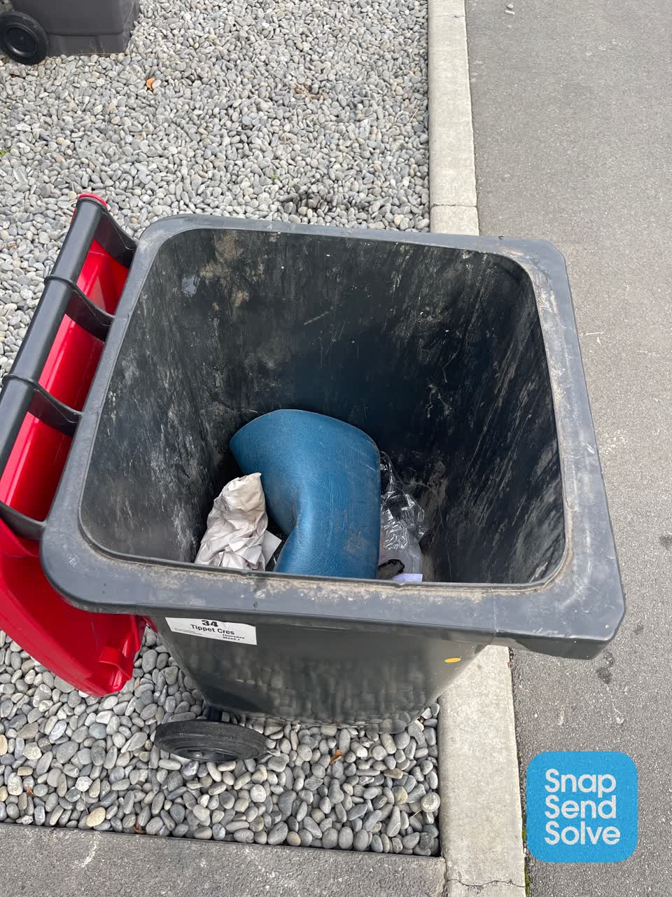 The photograph attached to this rubbish/recycling report