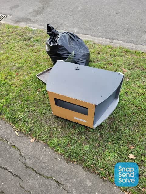 Rubbish/Recycling, a report photo