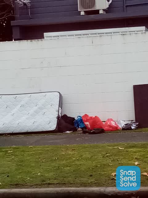 Rubbish/Recycling, a report photo