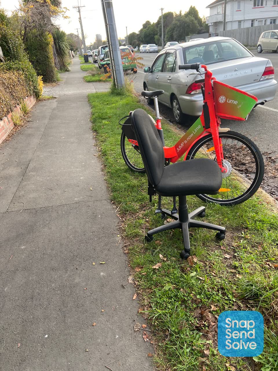 The photograph attached to this rubbish/recycling report