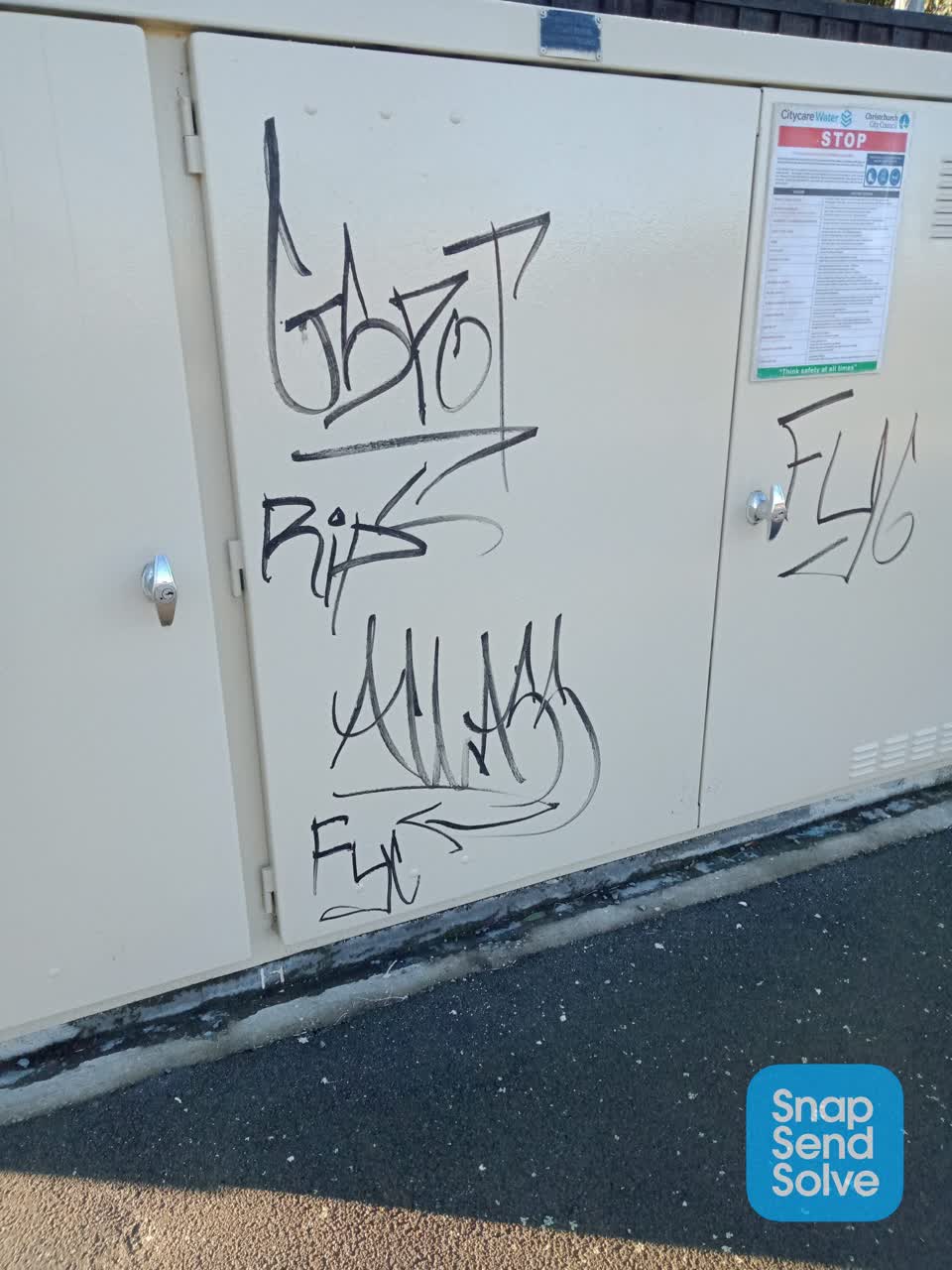 The photograph attached to this graffiti report