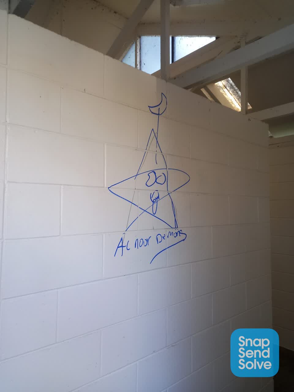 The photograph attached to this graffiti report