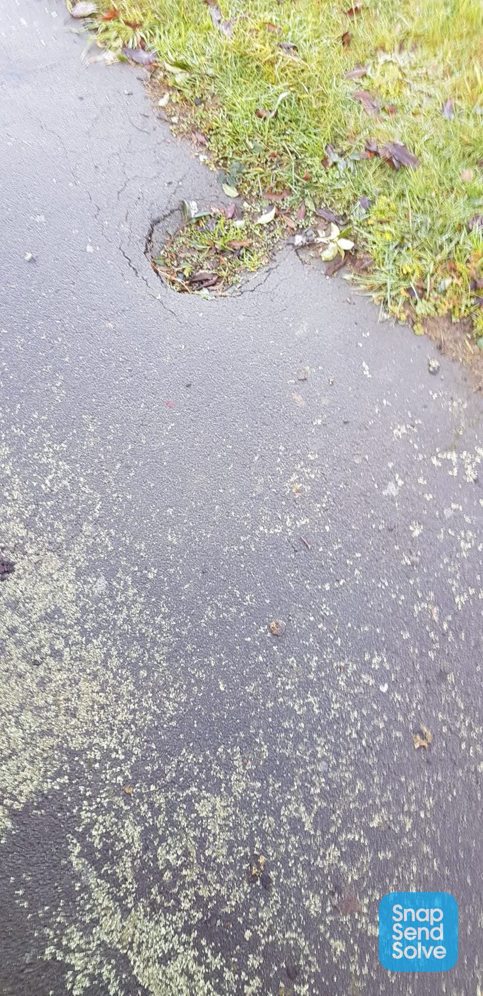 The photograph attached to this roading/streets report