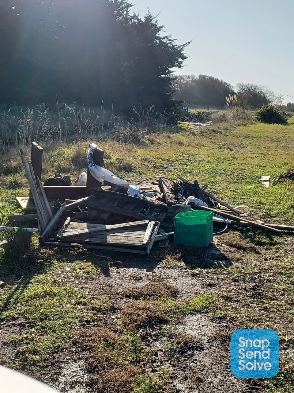 The photograph attached to this rubbish/recycling report