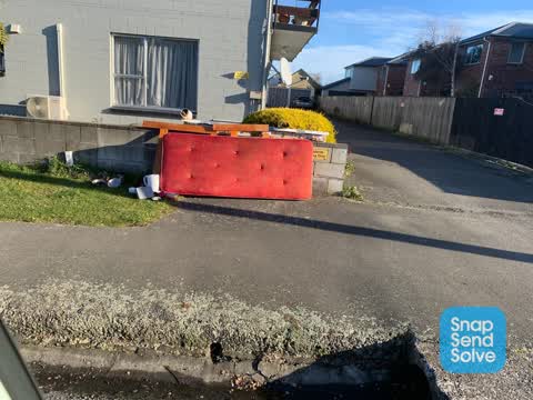 Rubbish/Recycling, a report photo