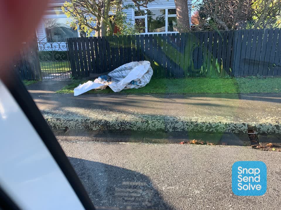 The photograph attached to this rubbish/recycling report