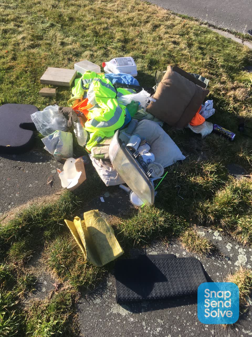 The photograph attached to this rubbish/recycling report