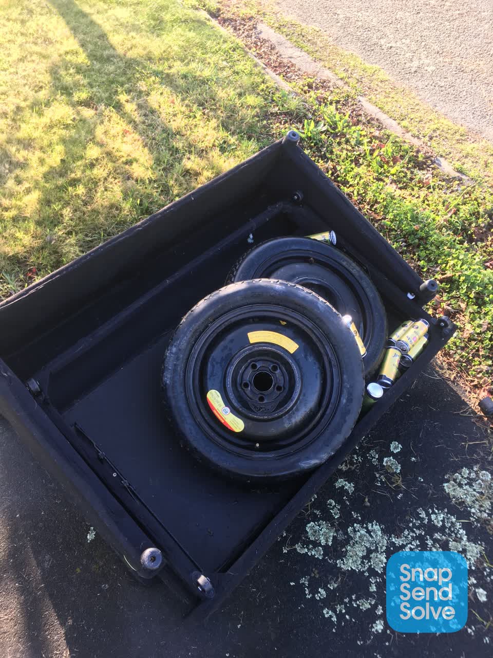 The photograph attached to this rubbish/recycling report