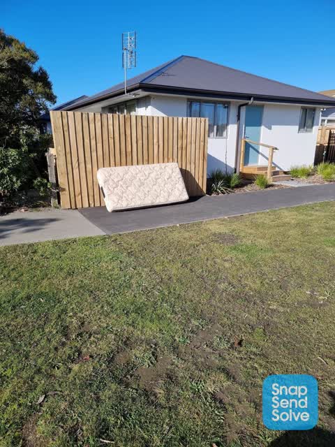 Rubbish/Recycling, a report photo