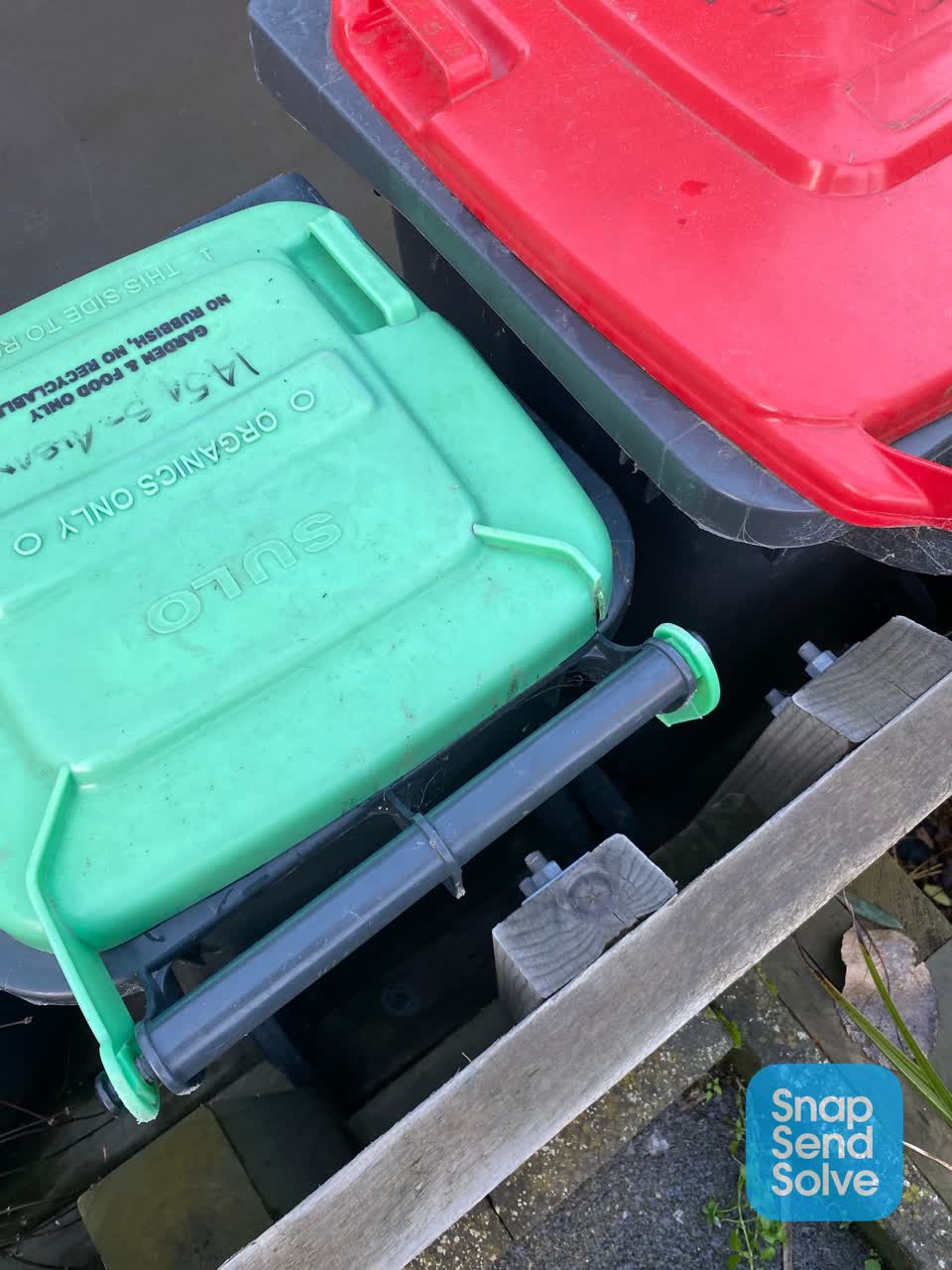 The photograph attached to this rubbish/recycling report