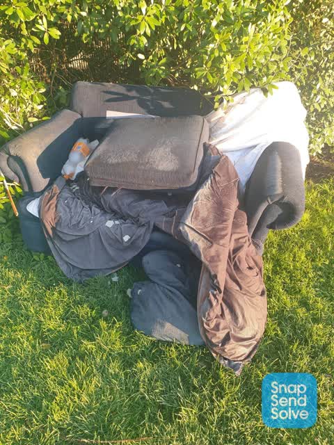 Rubbish/Recycling, a report photo
