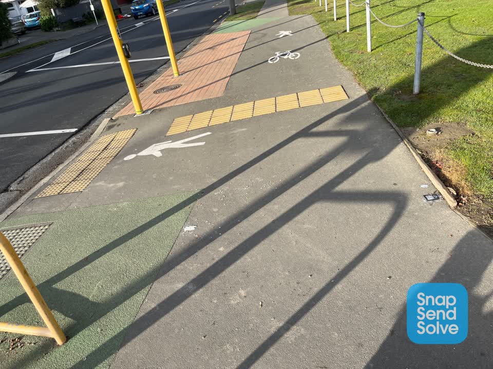 The photograph attached to this roading/streets report