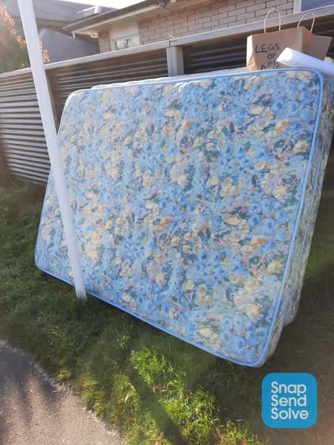Rubbish/Recycling, a report photo