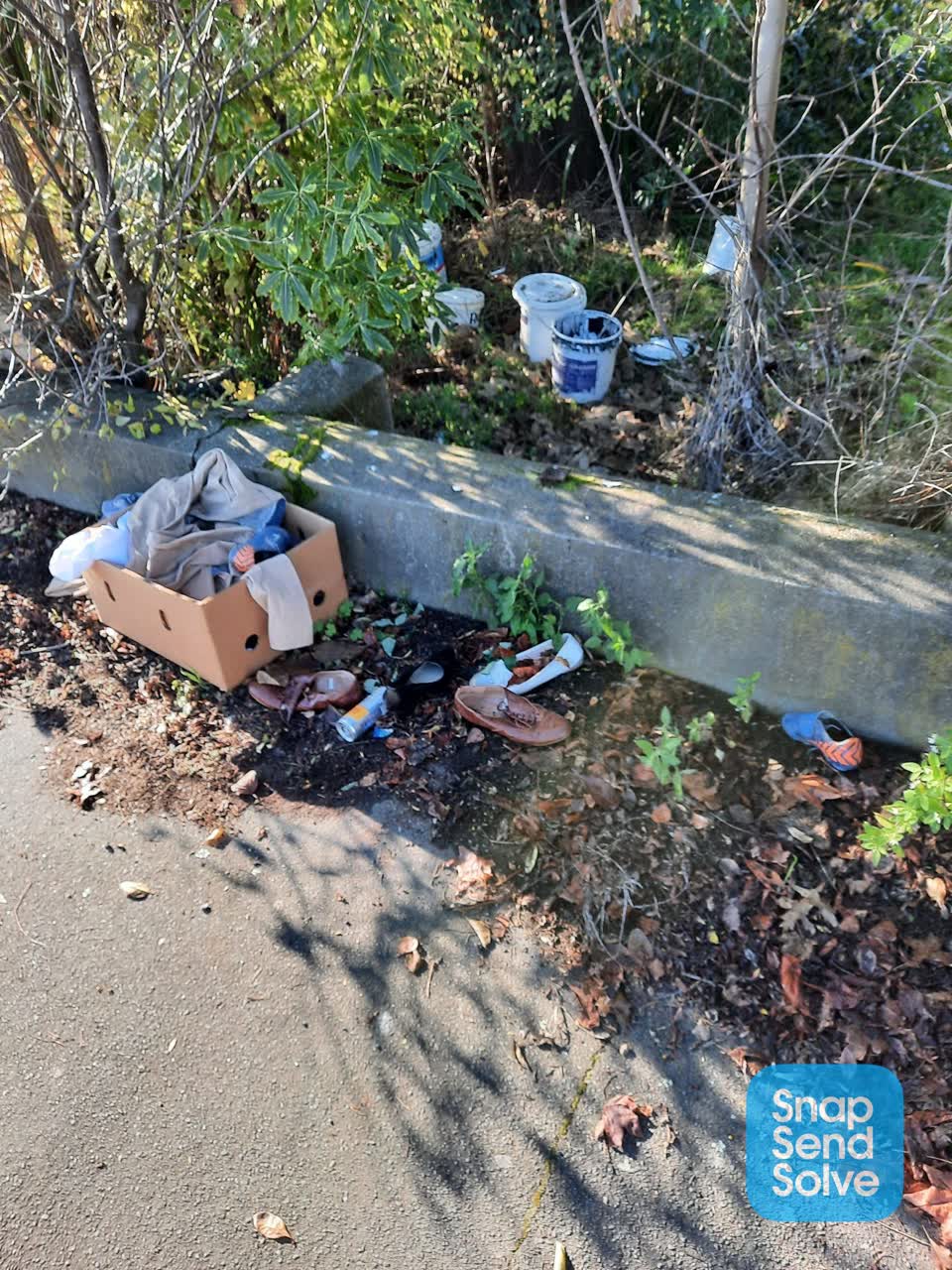 The photograph attached to this rubbish/recycling report