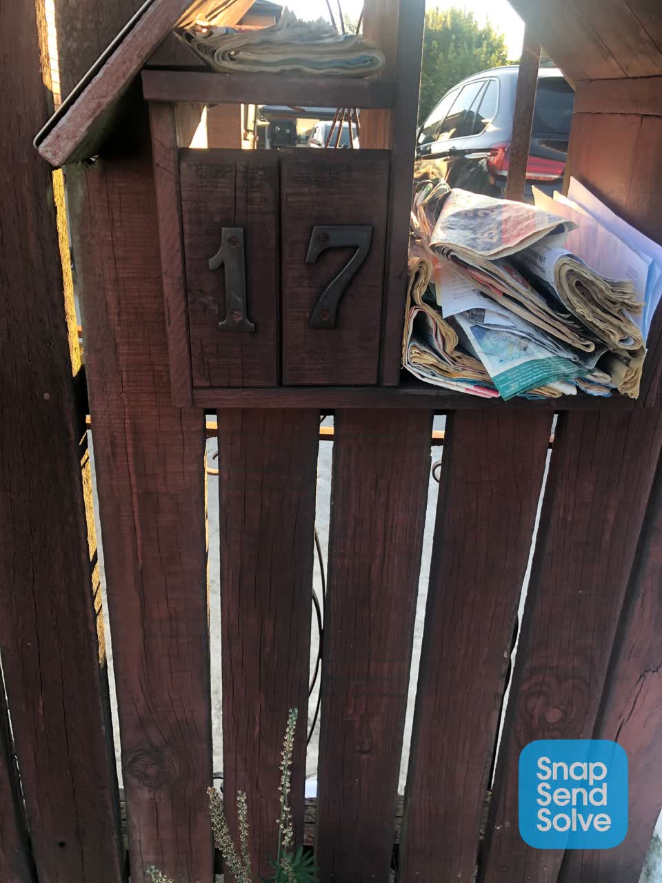 The photograph attached to this rubbish/recycling report