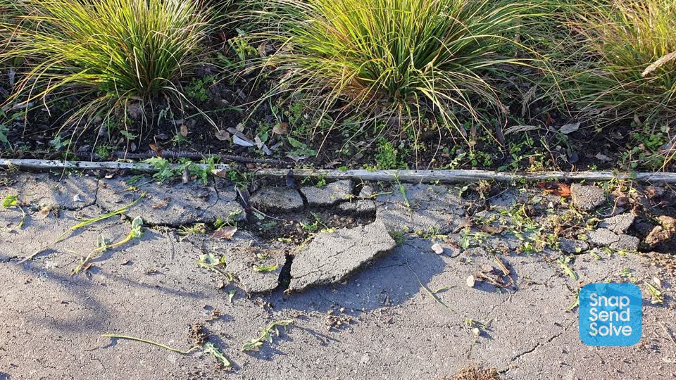 The photograph attached to this roading/streets report