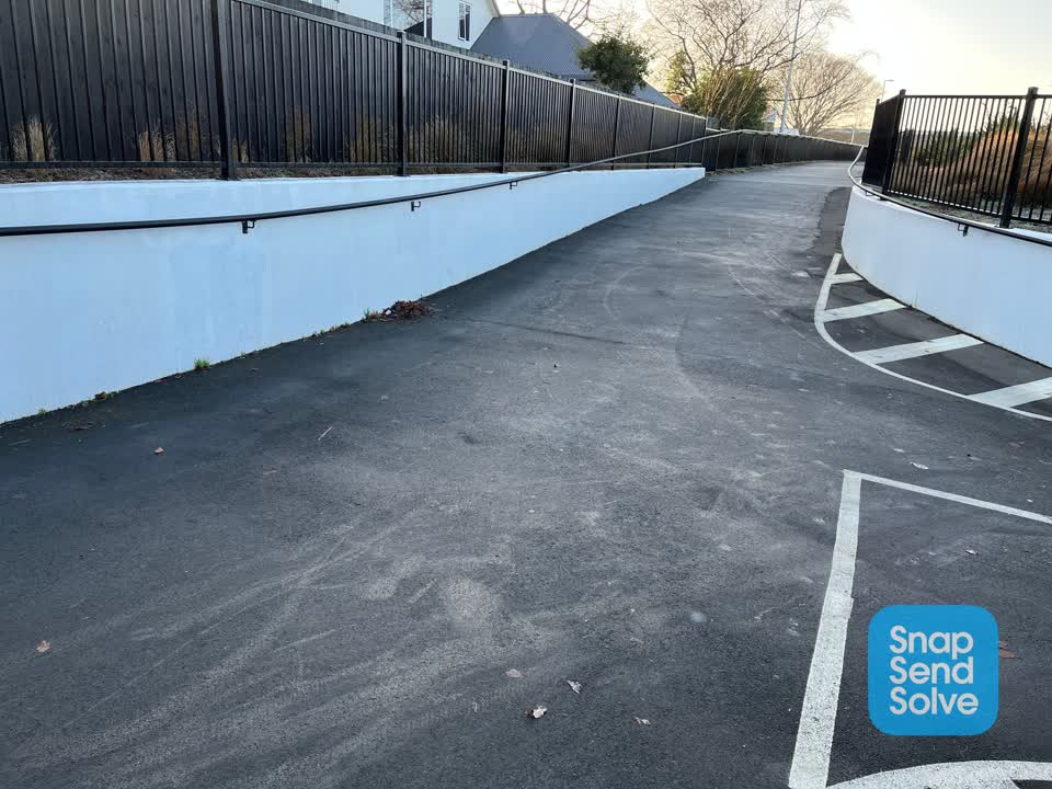 The photograph attached to this roading/streets report
