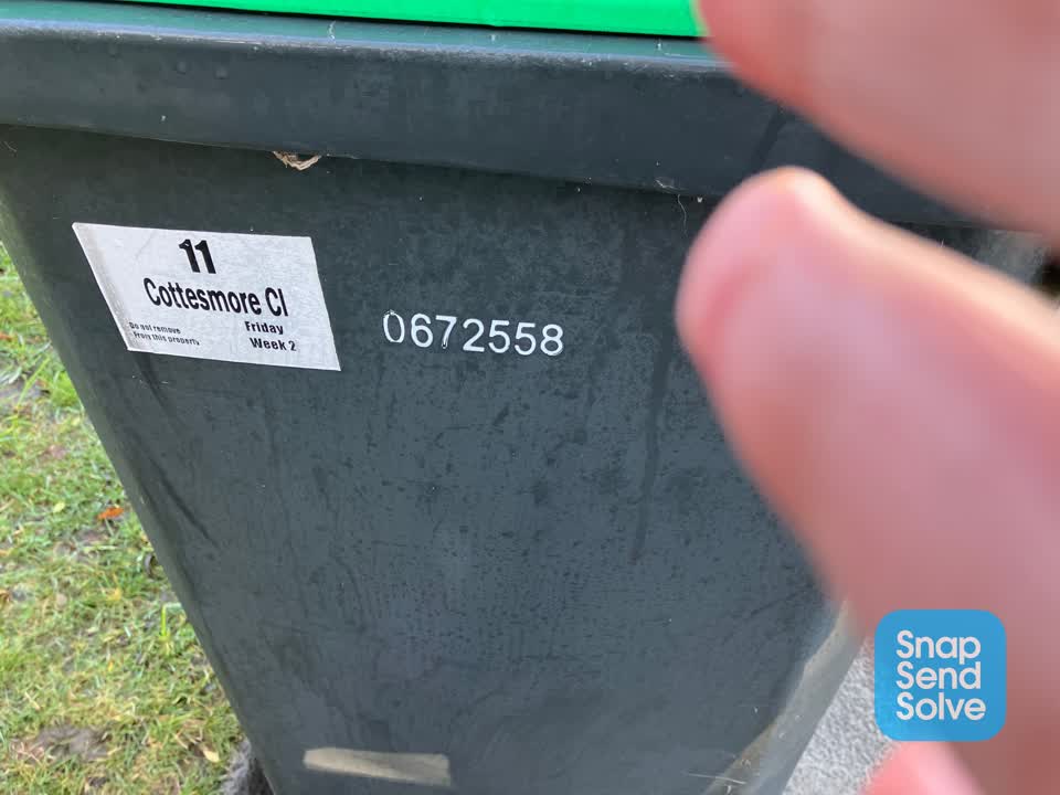 The photograph attached to this rubbish/recycling report