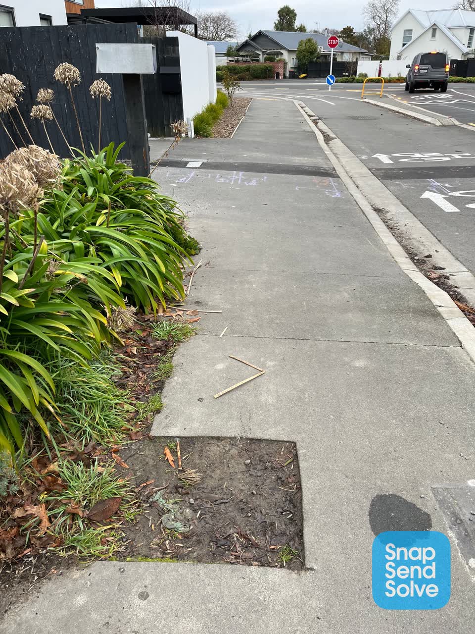 The photograph attached to this roading/streets report
