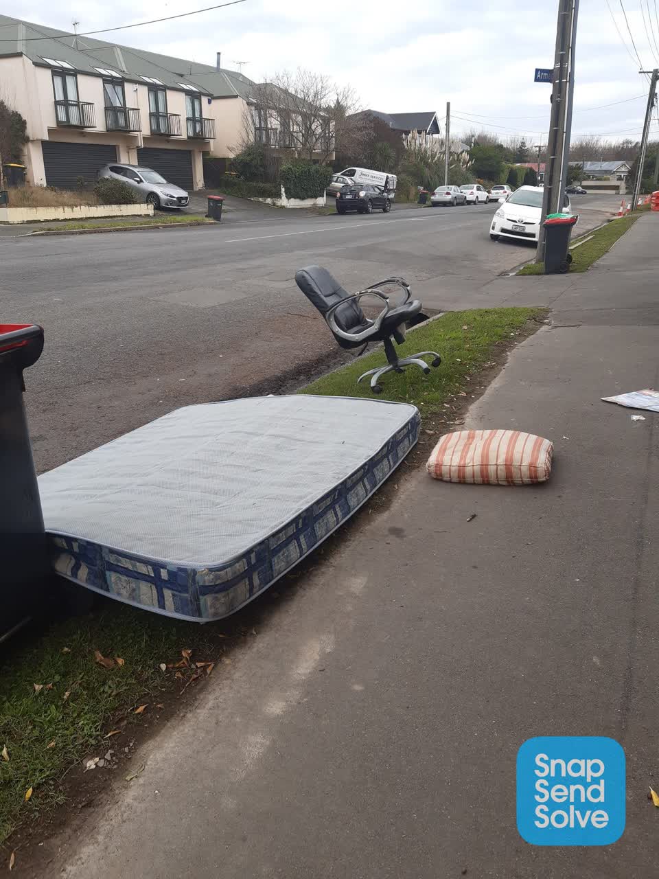 The photograph attached to this rubbish/recycling report