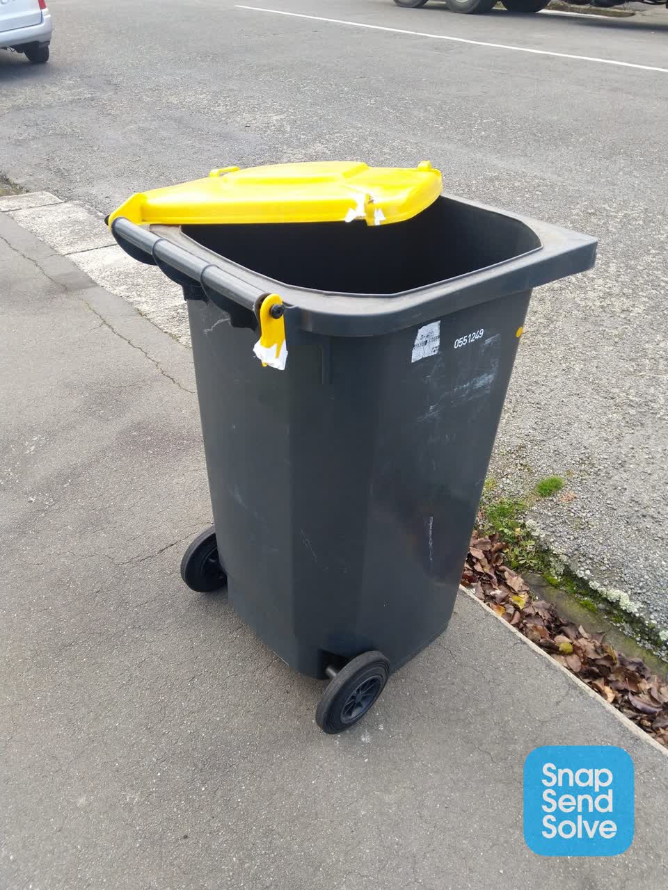 The photograph attached to this rubbish/recycling report