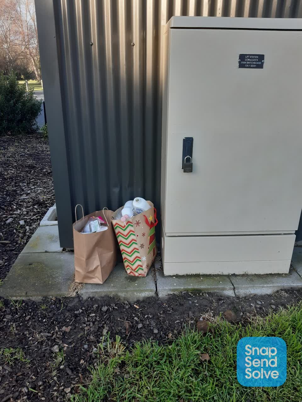 The photograph attached to this rubbish/recycling report
