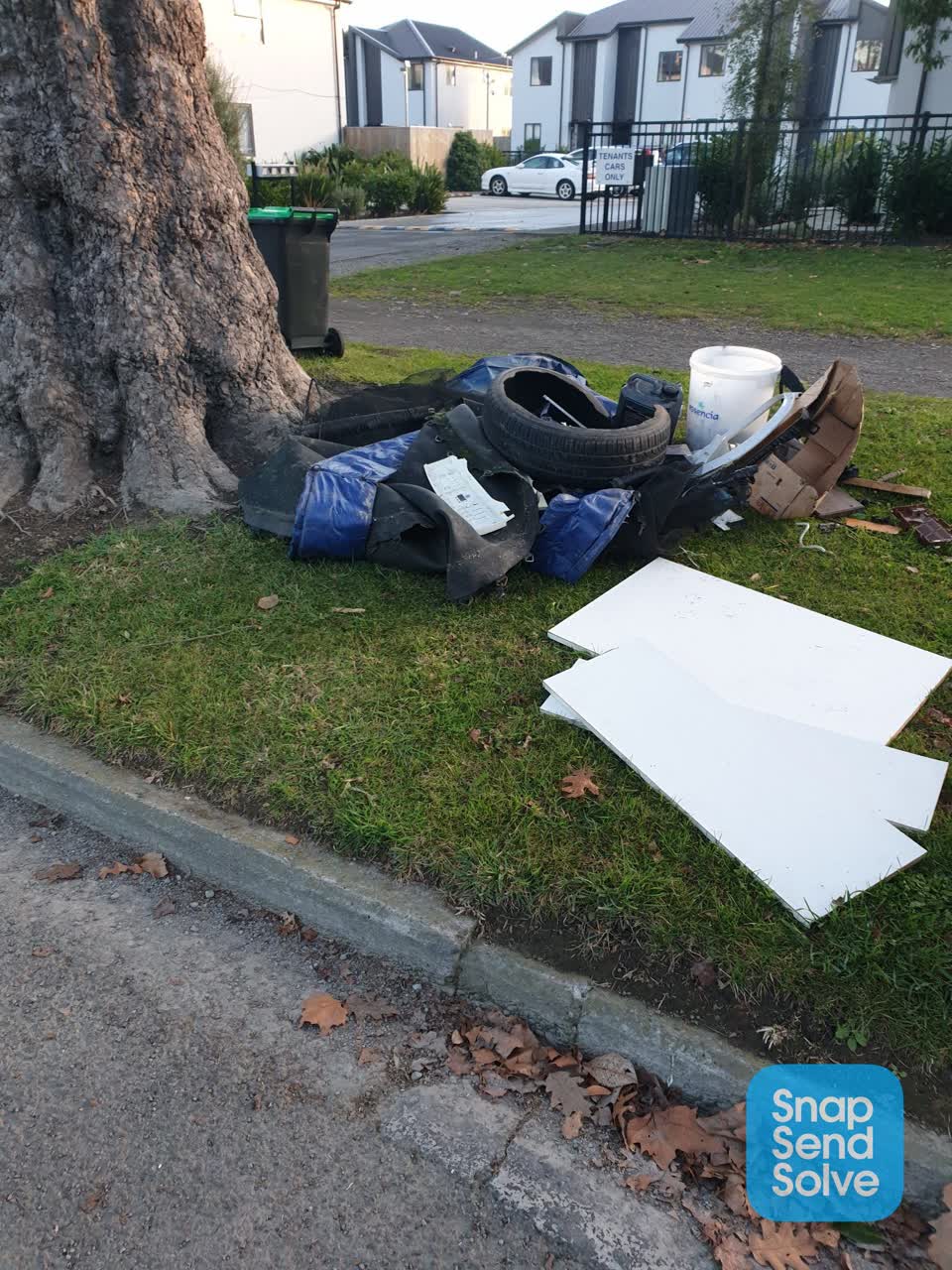 The photograph attached to this rubbish/recycling report