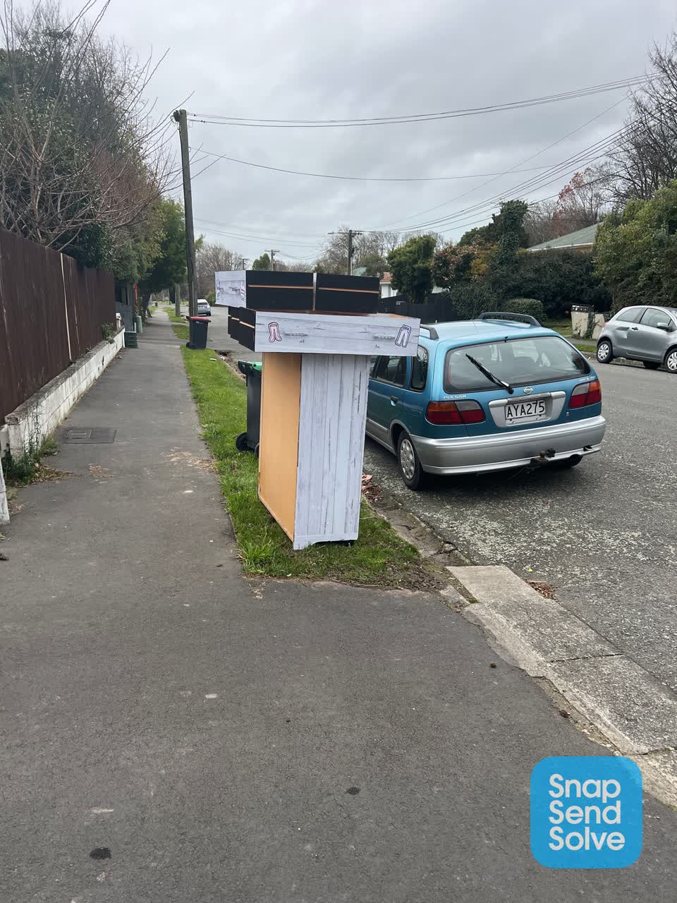 The photograph attached to this rubbish/recycling report