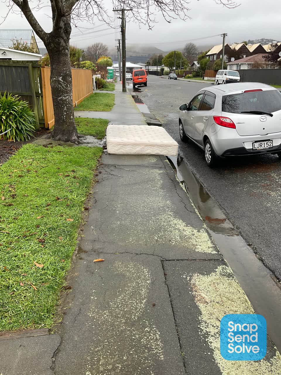 The photograph attached to this rubbish/recycling report