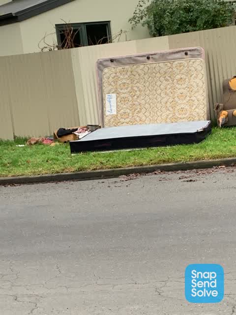 Rubbish/Recycling, a report photo