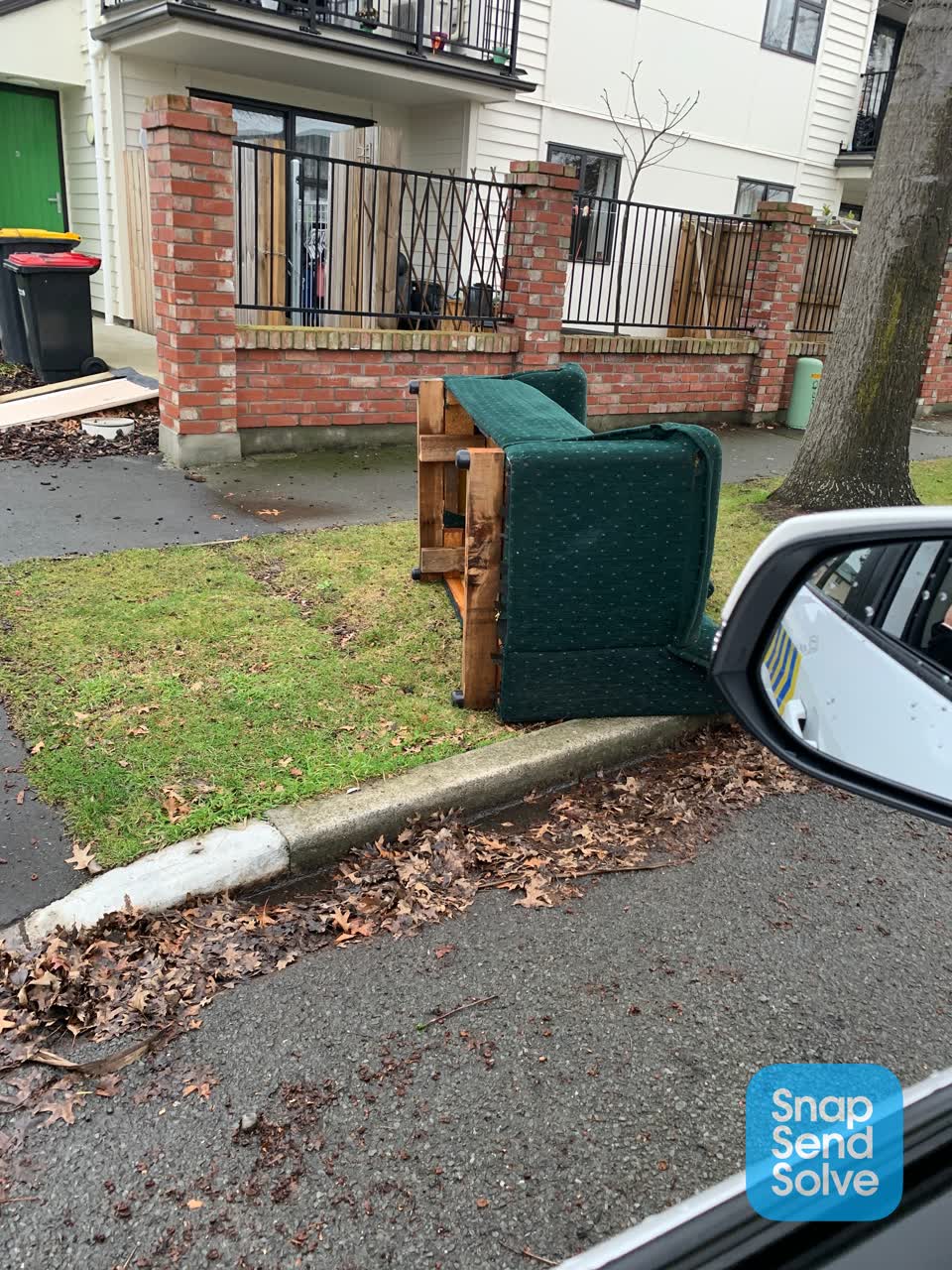 The photograph attached to this rubbish/recycling report
