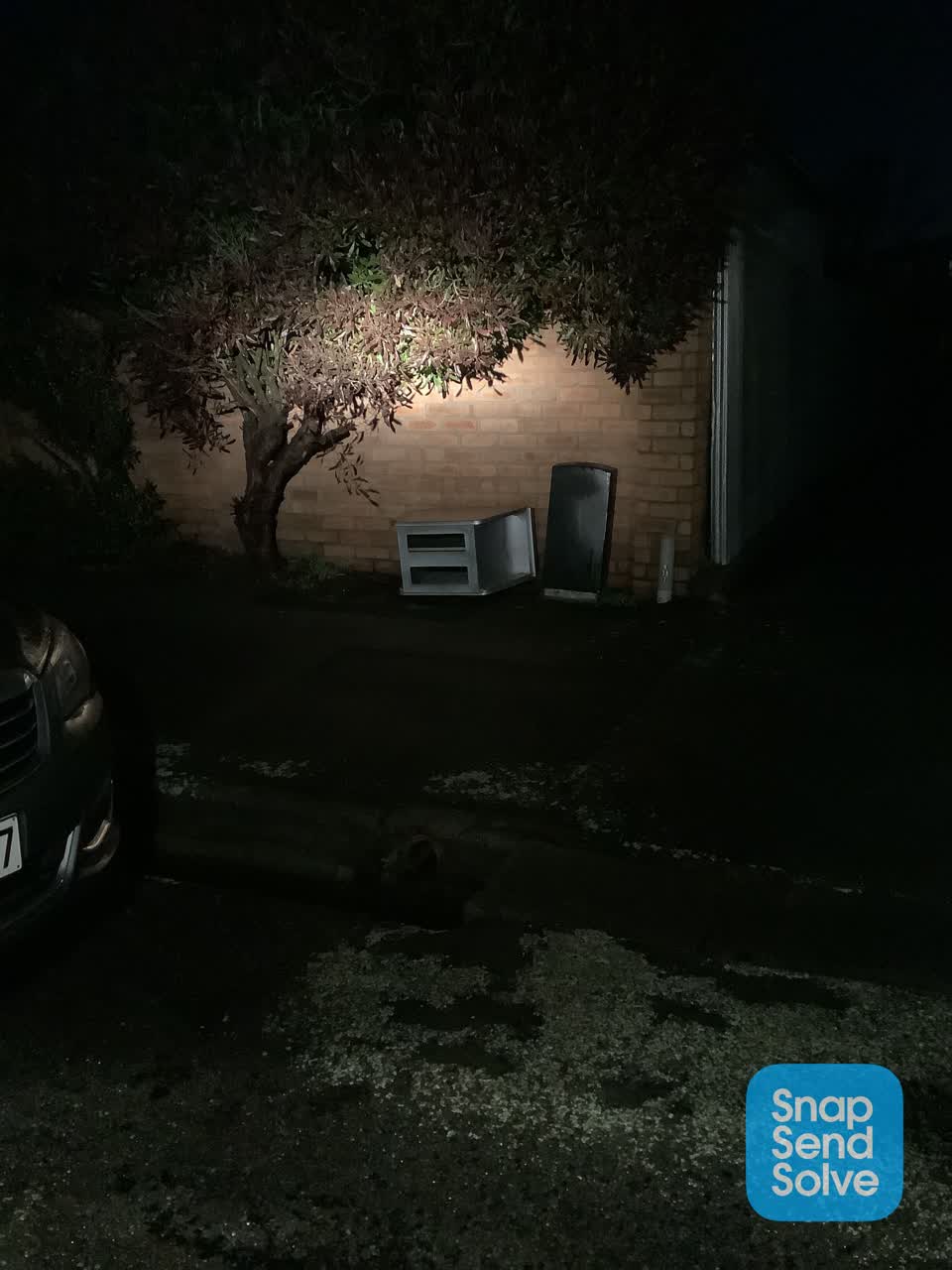 The photograph attached to this rubbish/recycling report