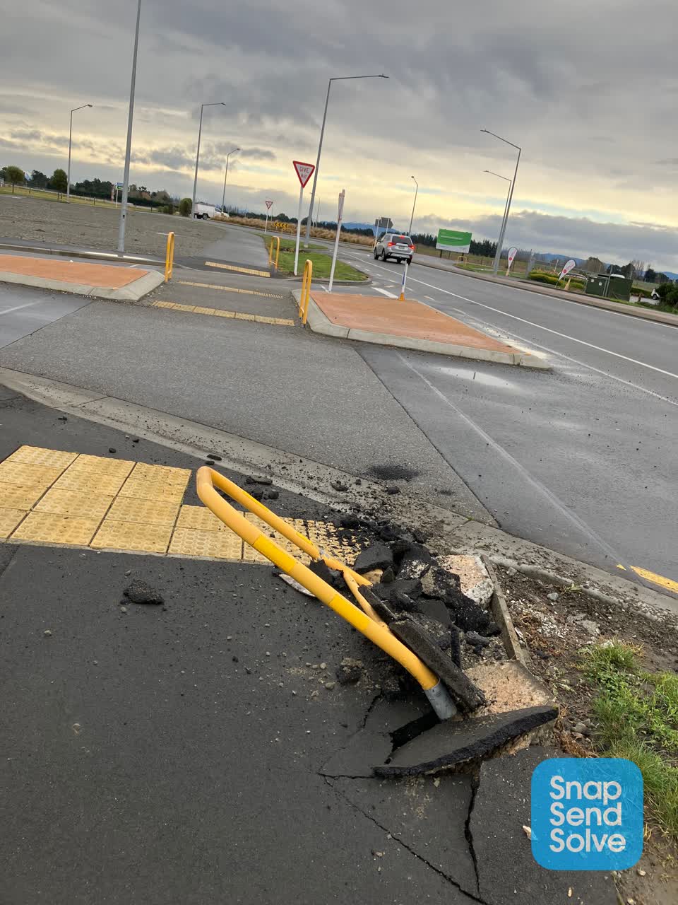 The photograph attached to this roading/streets report