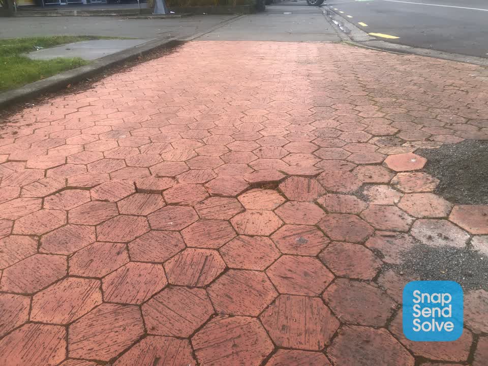 The photograph attached to this roading/streets report