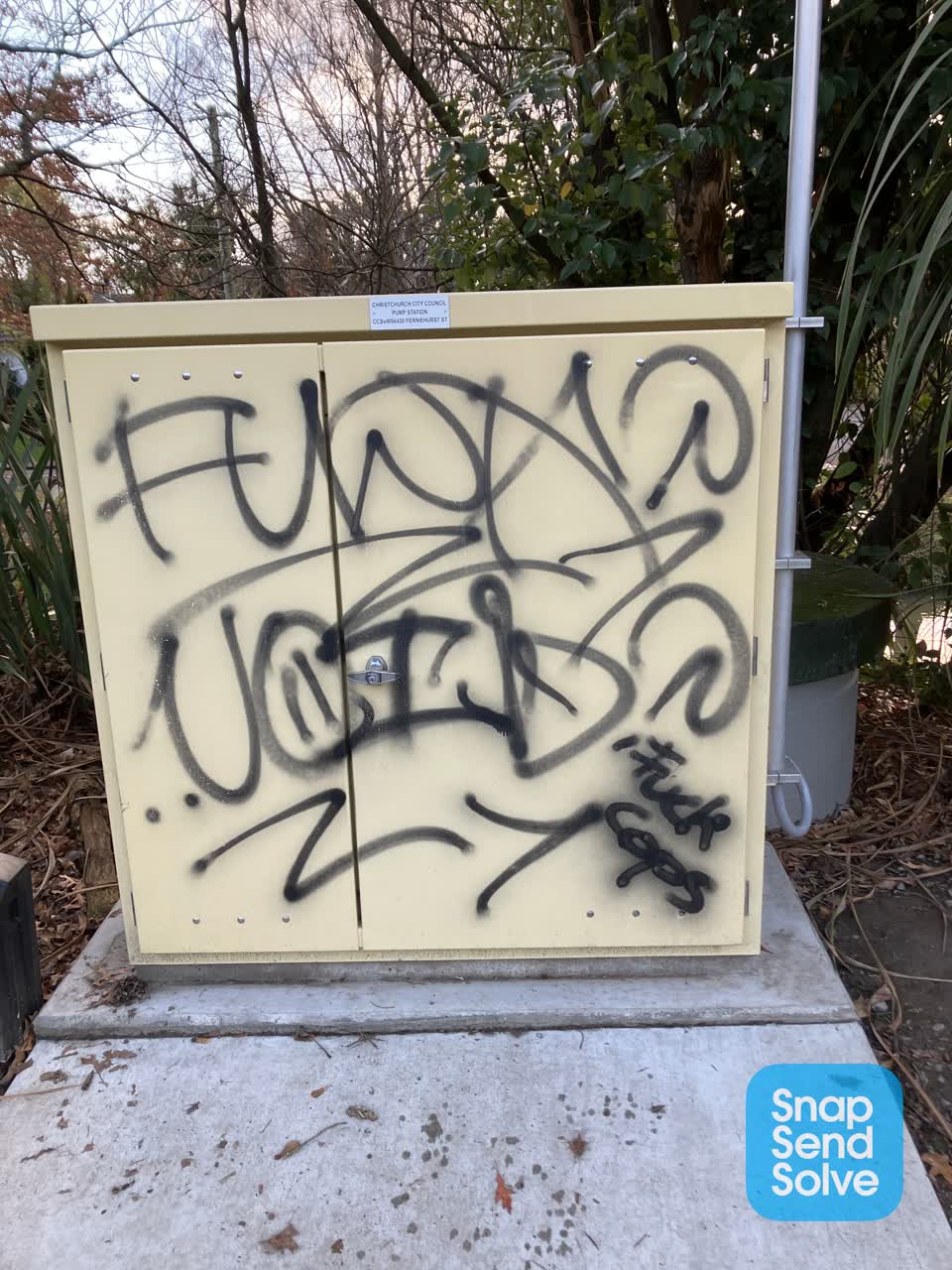 The photograph attached to this graffiti report