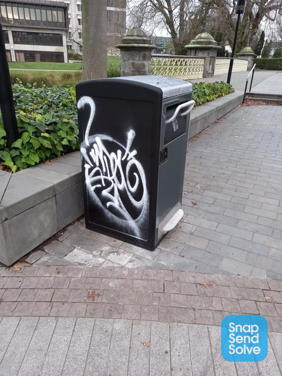 The photograph attached to this graffiti report