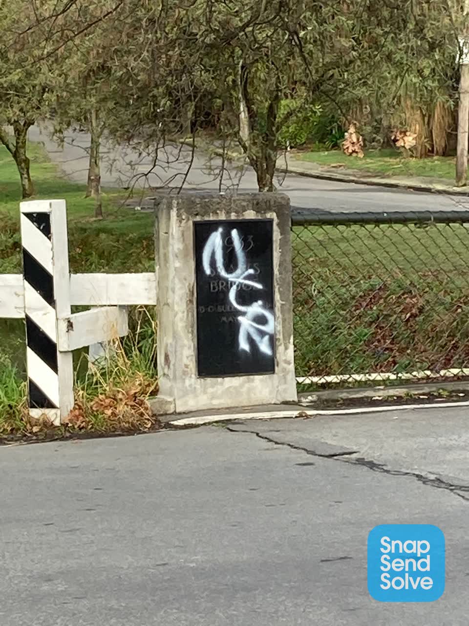 The photograph attached to this graffiti report