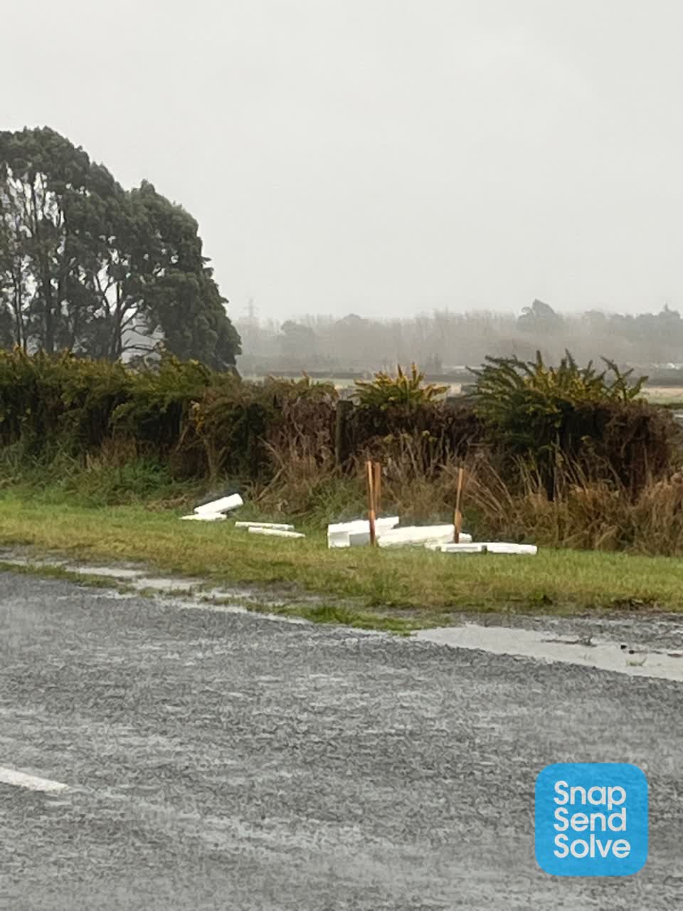 The photograph attached to this rubbish/recycling report