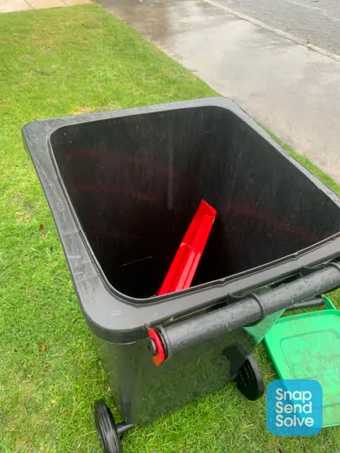 Rubbish/Recycling, a report photo